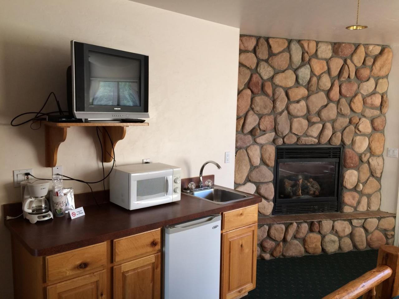 Creekside Preserve Lodge & Cabins Cordes Lakes Buitenkant foto